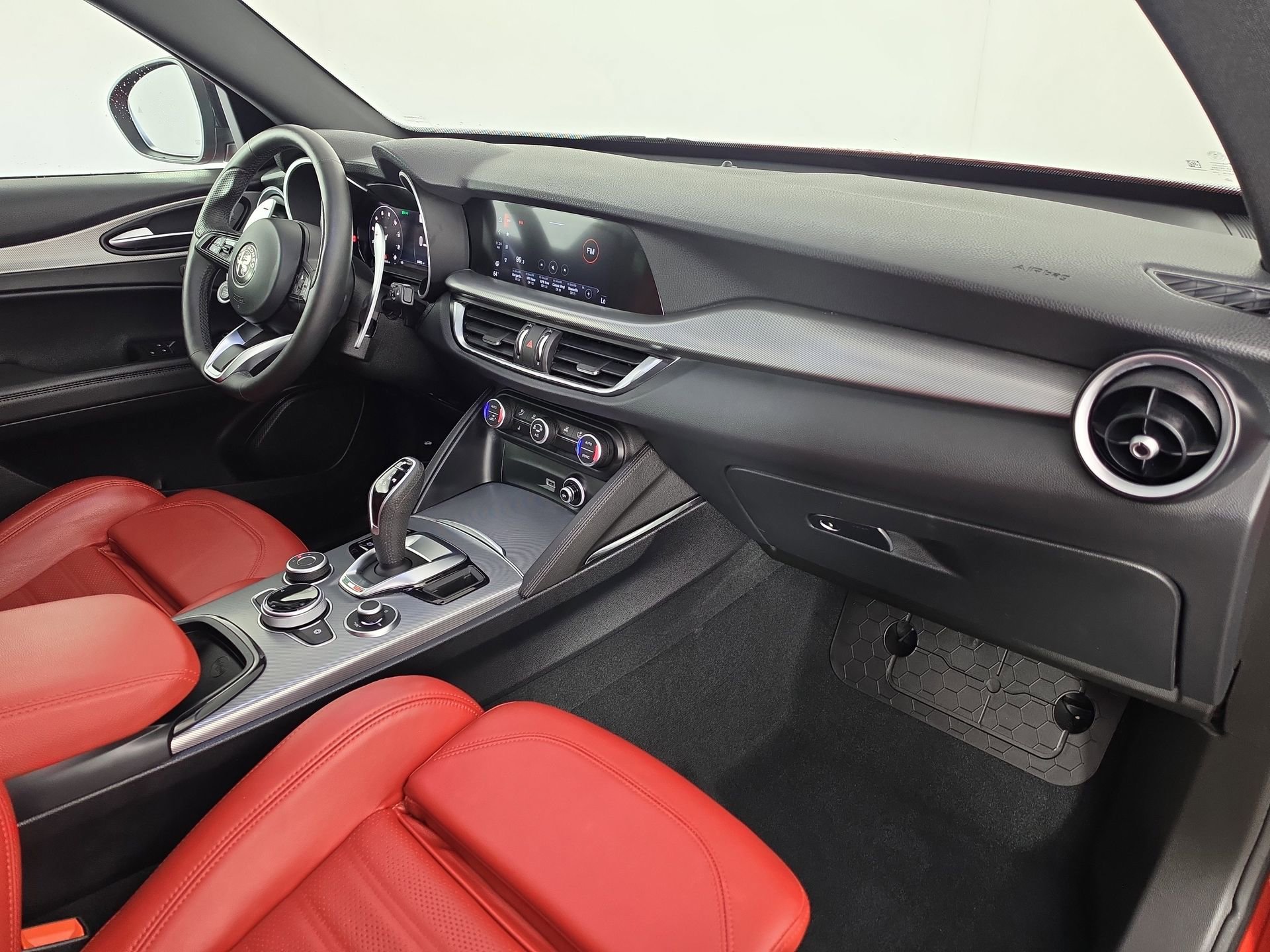 Used 2024 Alfa Romeo Stelvio Veloce AWD/4WD image 45