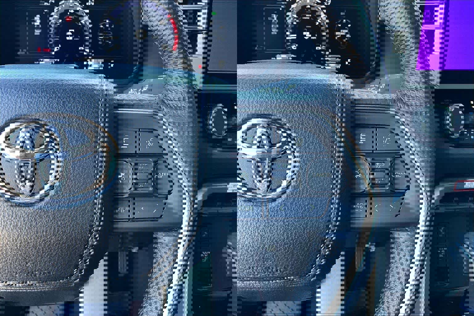 Used 2025 Toyota Tundra Limited image 24