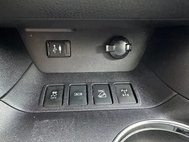 Used 2016 Toyota Highlander Limited Platinum w/ Four Season Floor Mat Package AWD/4WD image 28