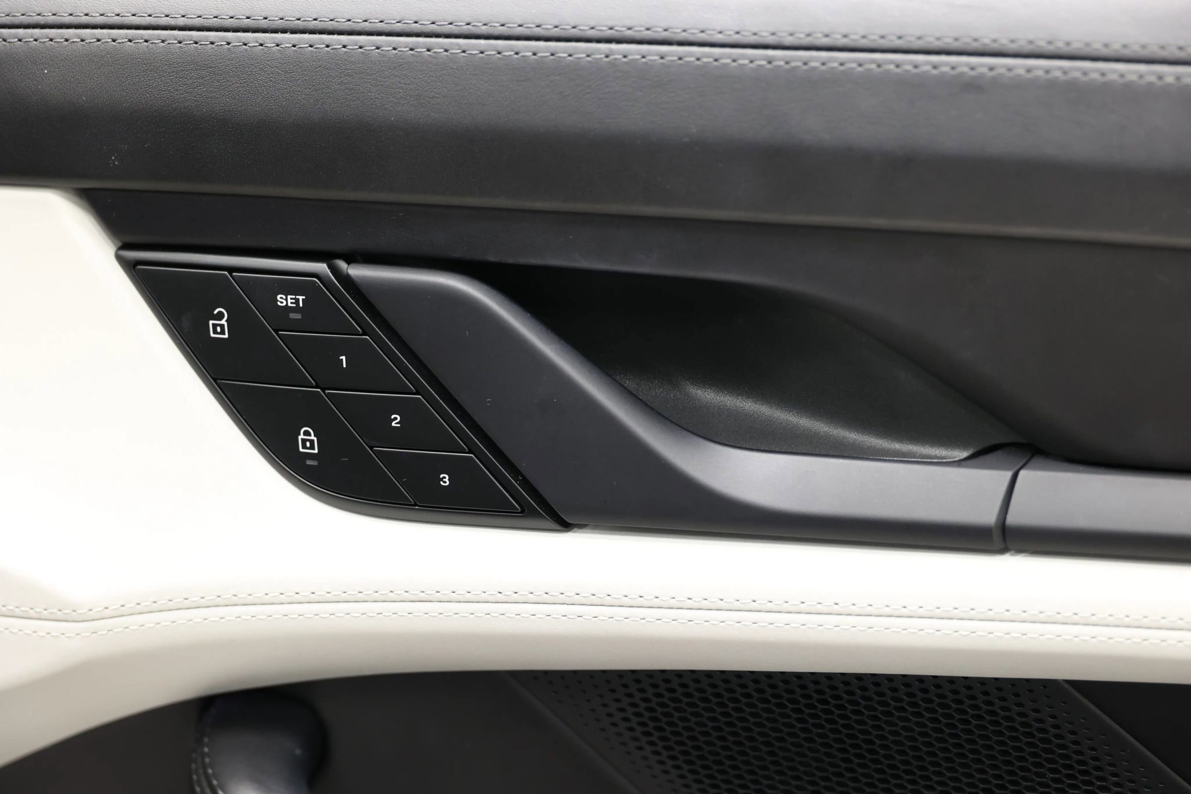 Used 2022 Porsche Taycan image 65