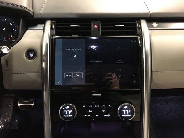 New 2024 Land Rover Discovery Metropolitan Edition image 17