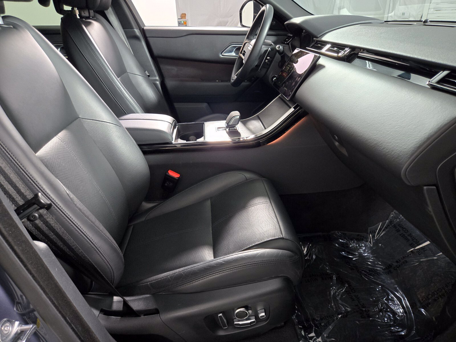 Used 2024 Land Rover Range Rover Velar Dynamic HSE AWD/4WD image 3