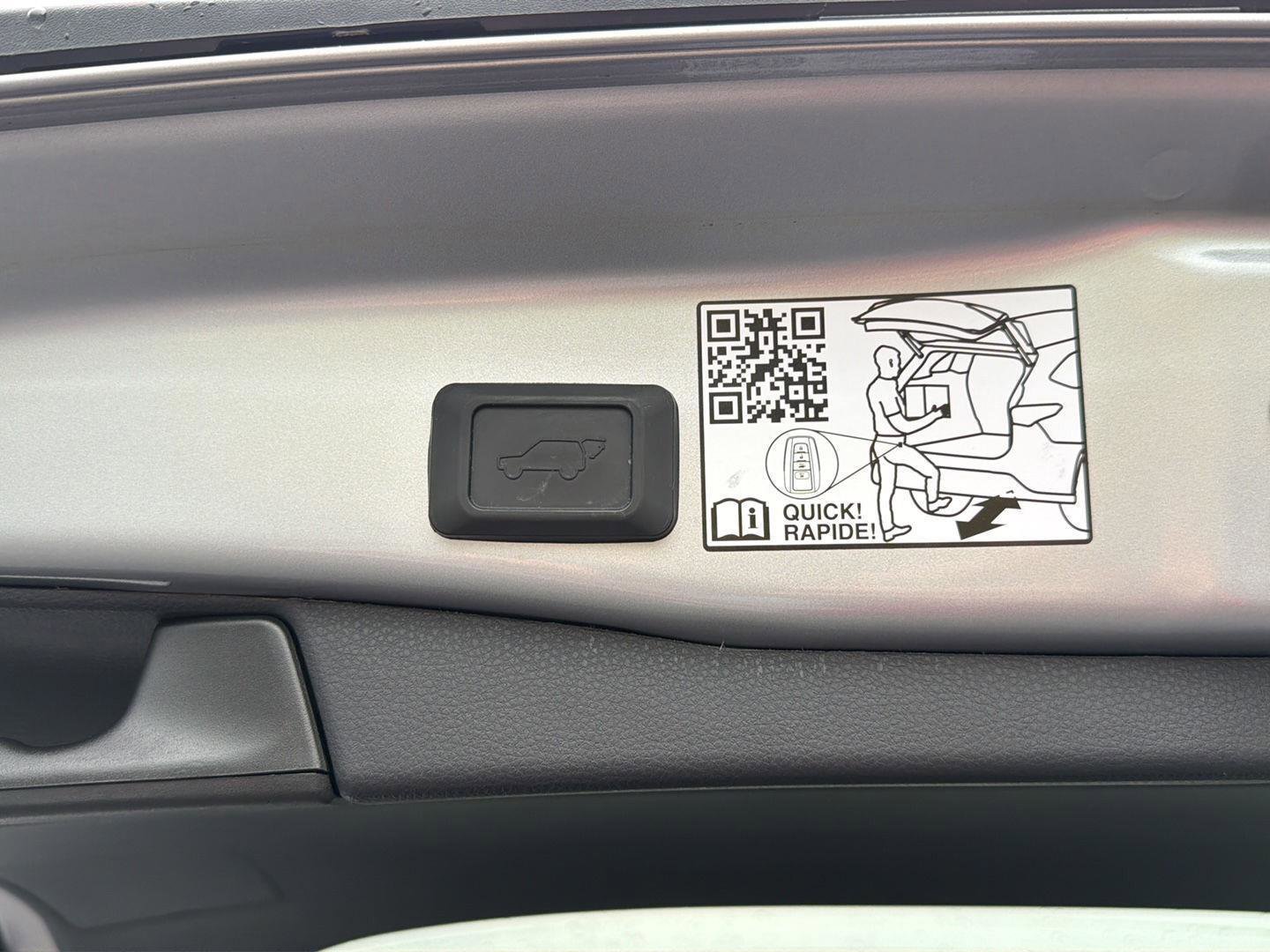Used 2022 Toyota RAV4 Limited FWD image 36