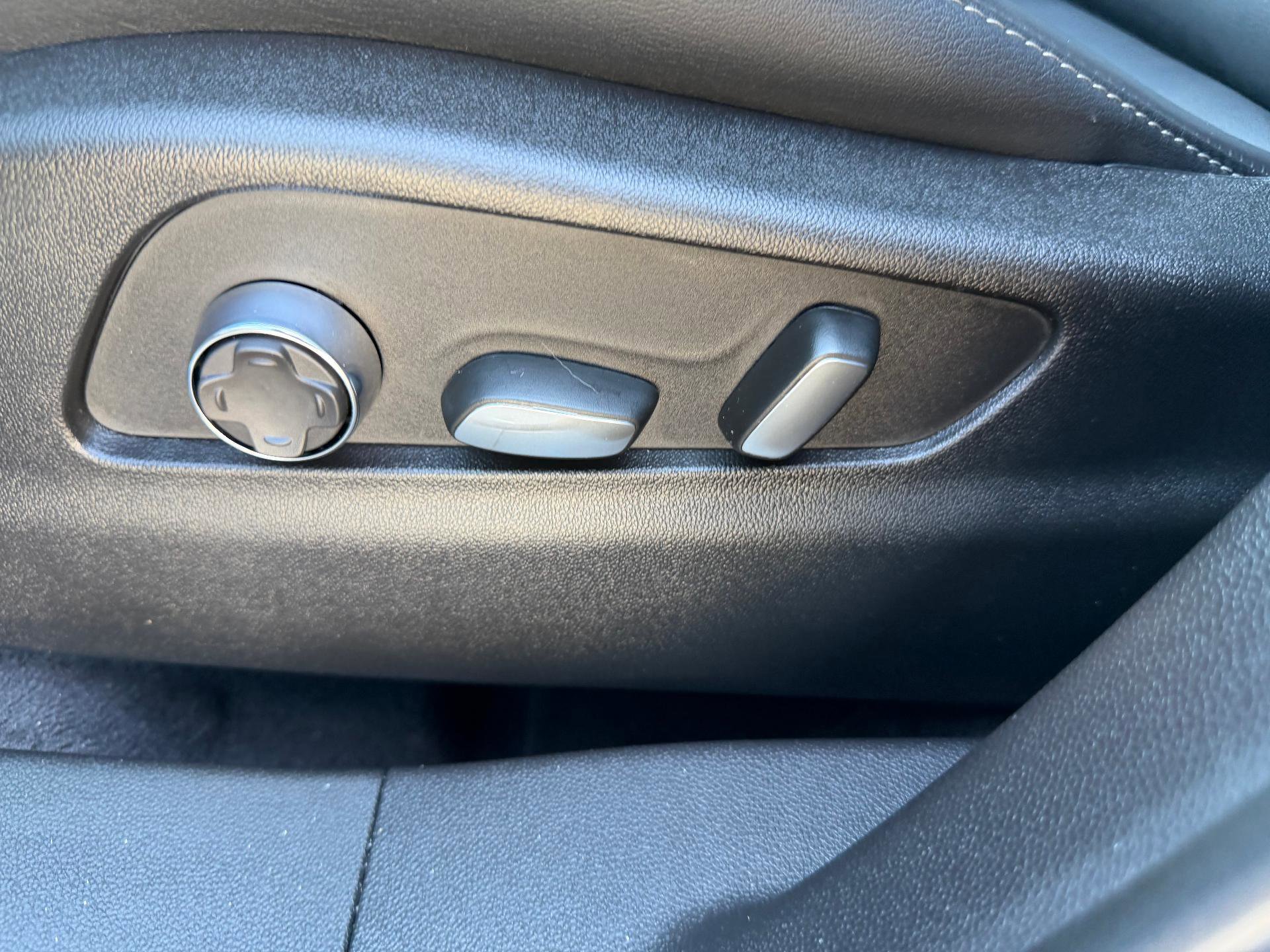 Certified 2025 Cadillac XT4 Premium Luxury w/ Cold Weather Package image 47