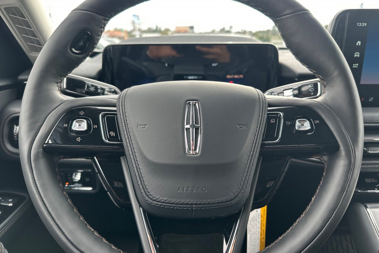 New 2026 Lincoln Aviator 2WD w/ Jet Appearance Package image 23