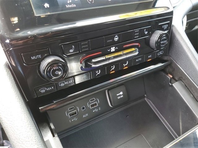 Used 2023 Jeep Grand Cherokee Laredo w/ Luxury Tech Group I image 30