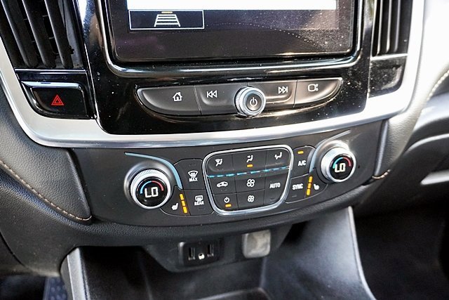 Used 2021 Chevrolet Traverse LT image 25