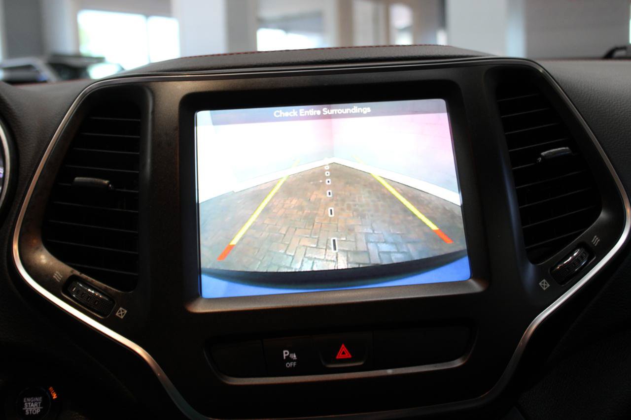 Used 2019 Jeep Cherokee Trailhawk w/ Cold Weather Group AWD/4WD image 19