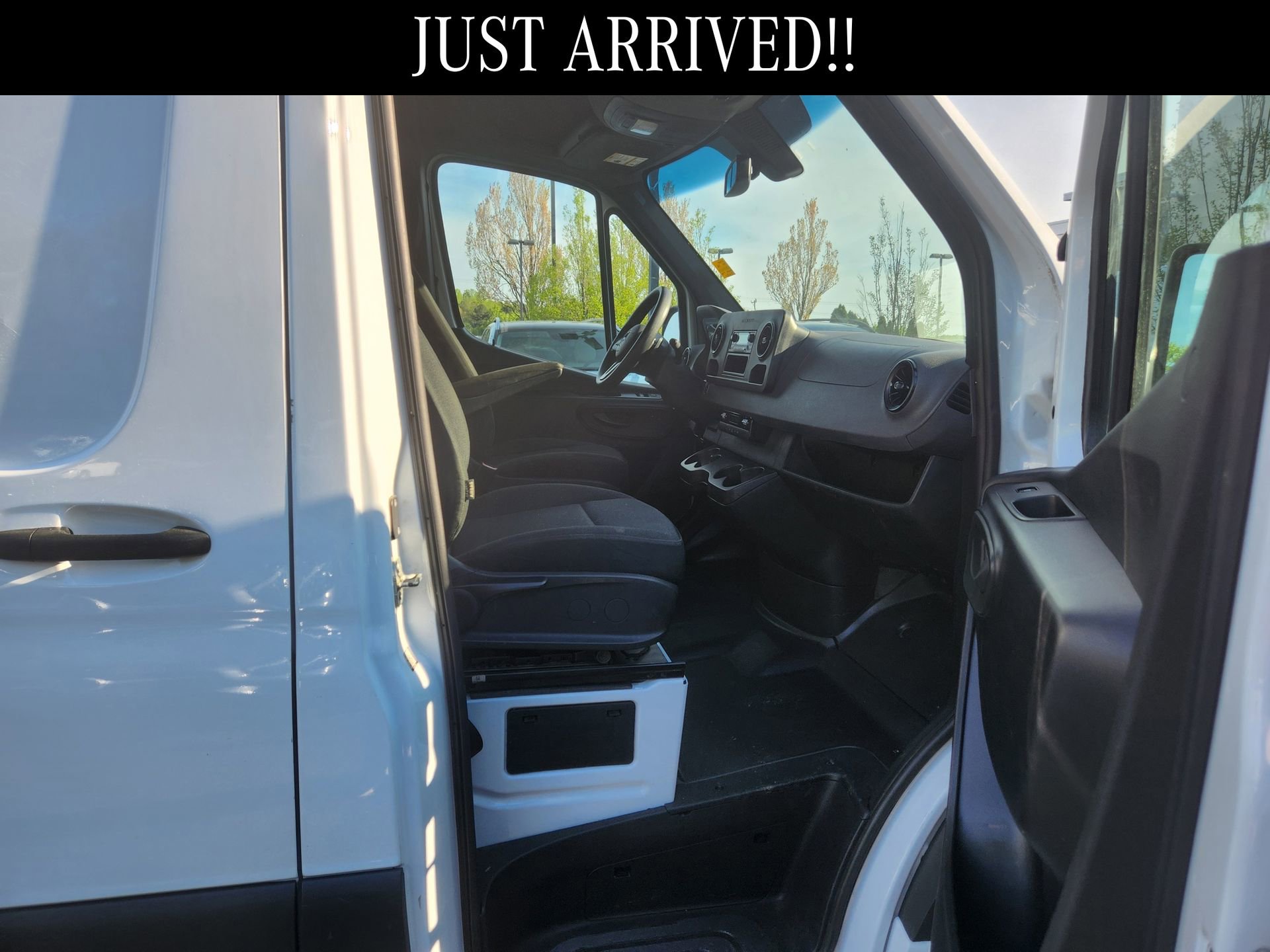 Used 2024 Mercedes-Benz Sprinter 144 Cargo image 9