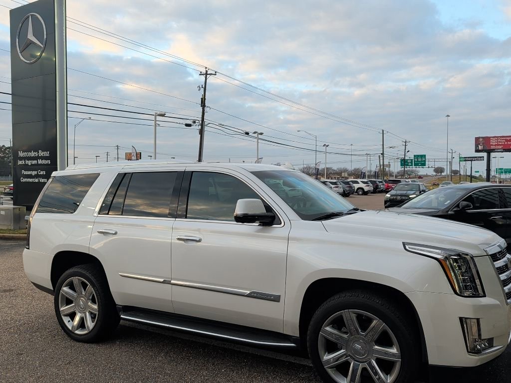 Used 2016 Cadillac Escalade Luxury image 16