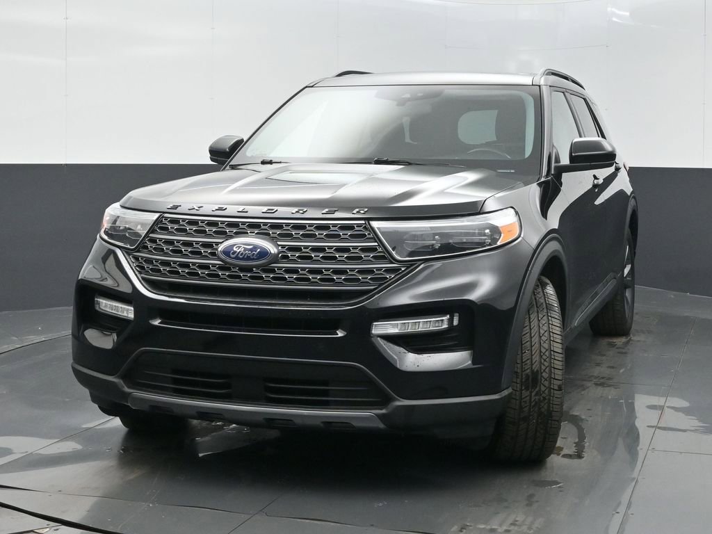Used 2022 Ford Explorer XLT w/ Equipment Group 202A image 3