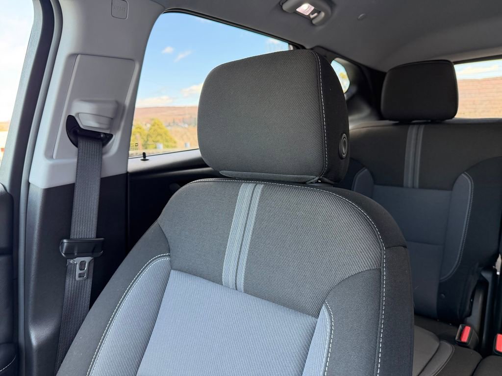 Used 2025 Chevrolet Blazer LT image 21