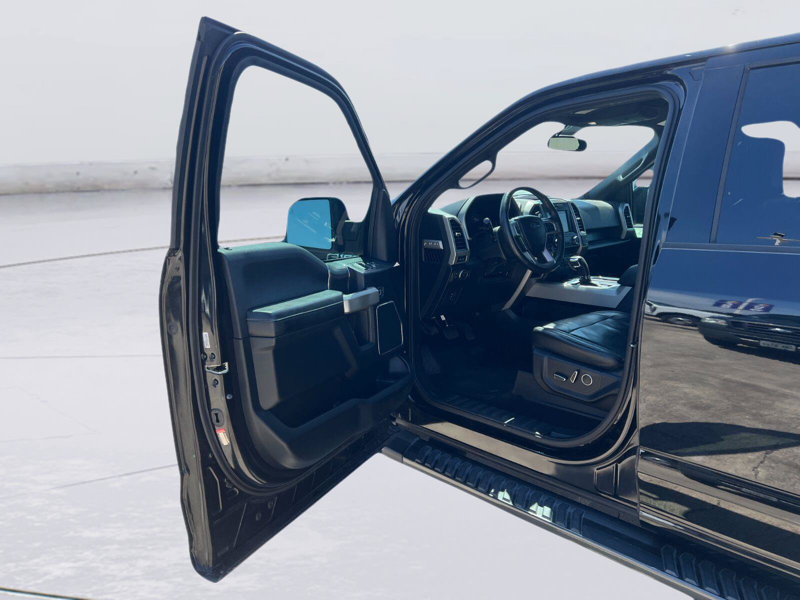 Used 2017 Ford F150 Lariat RWD image 19