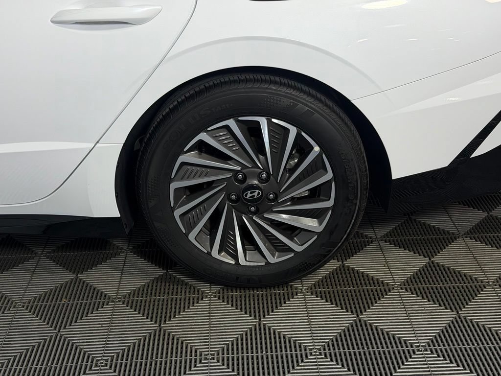 Used 2025 Hyundai Sonata Limited FWD image 10