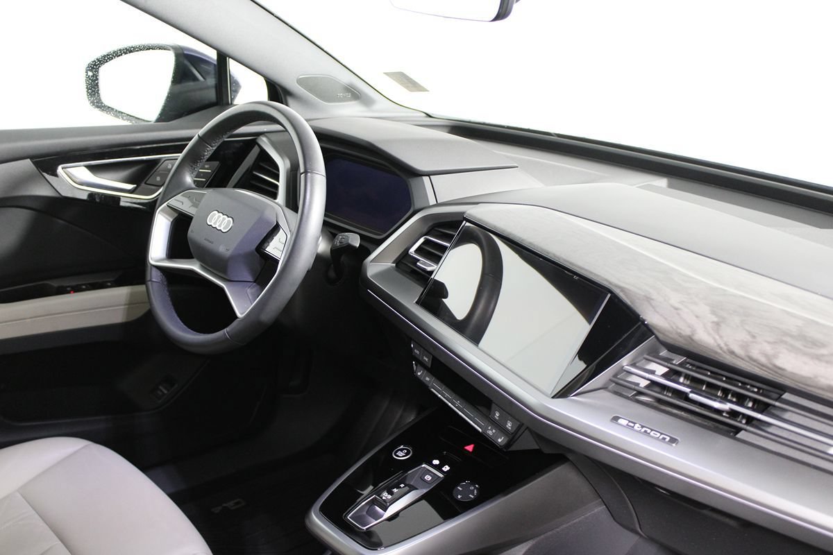Used 2025 Audi Q4 e-tron Premium Plus w/ Premium Plus AWD/4WD image 9