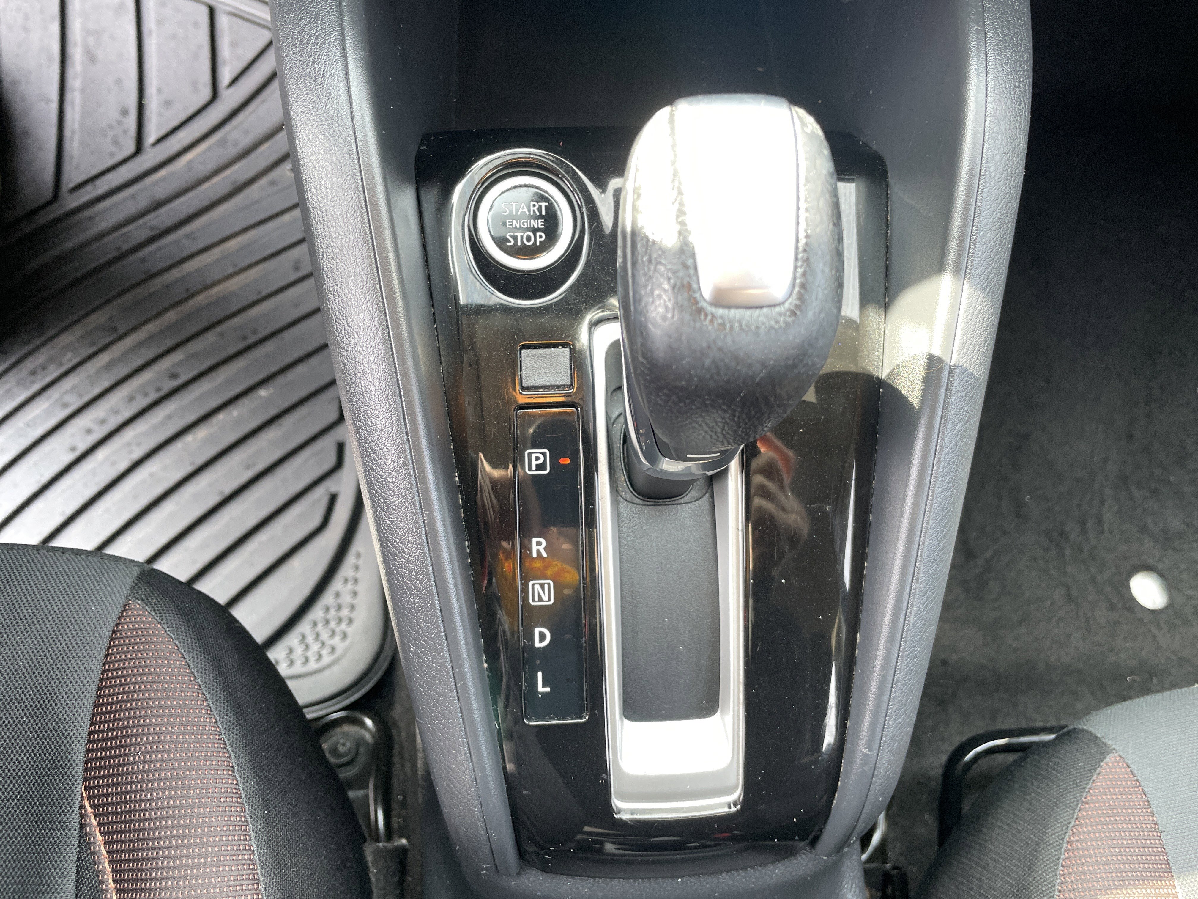 Used 2020 Nissan Versa SR image 42