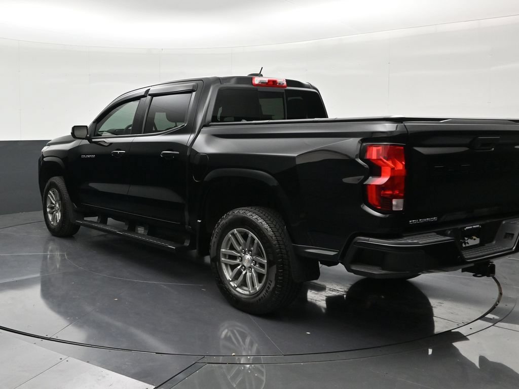 Used 2025 Chevrolet Colorado LT RWD image 3