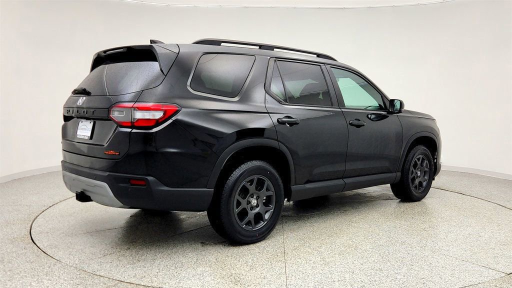 Used 2025 Honda Pilot TrailSport image 5