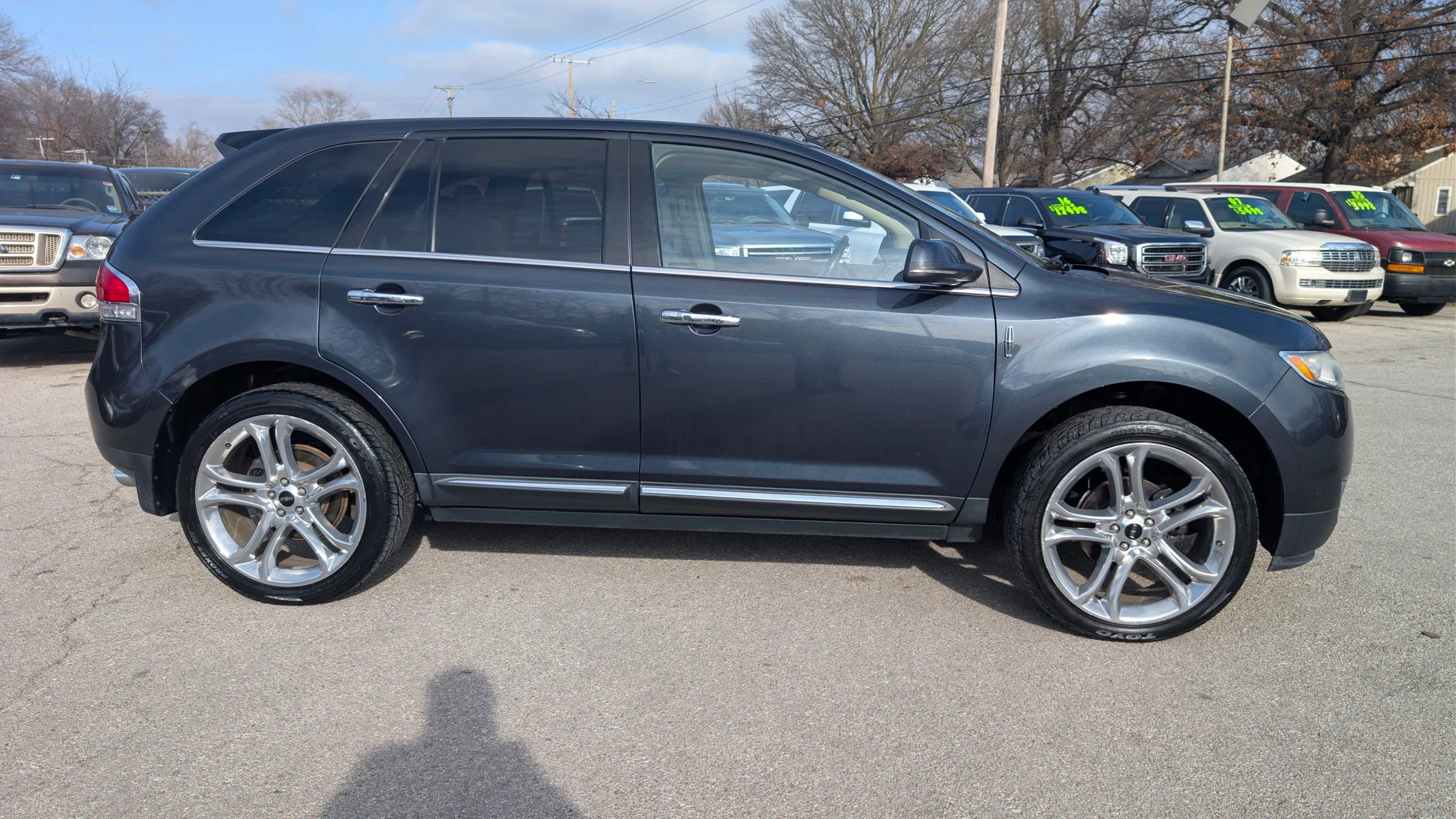 Used 2013 Lincoln MKX Sport Utility 4D image 4