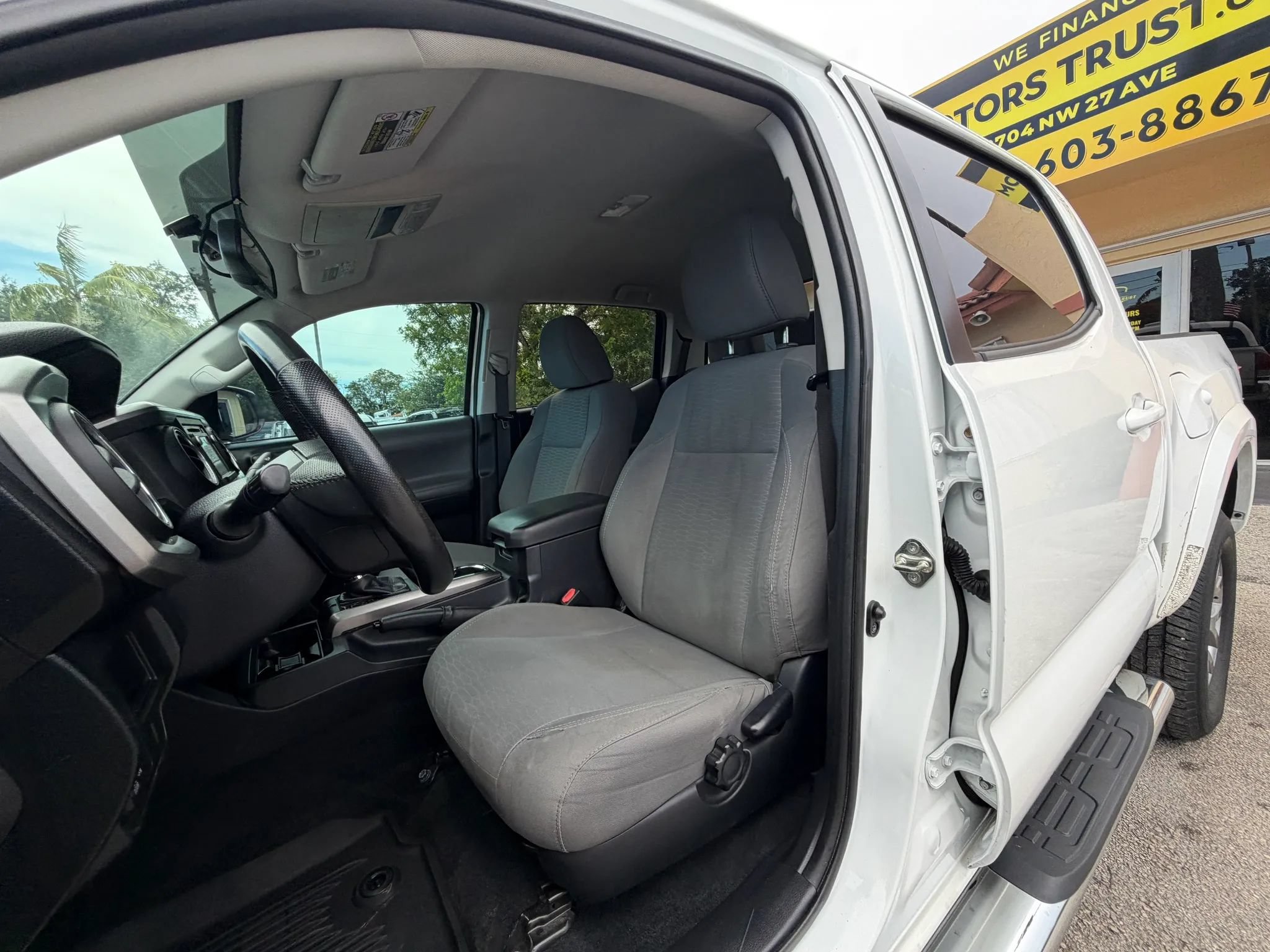 Used 2017 Toyota Tacoma SR5 w/ Tow Package RWD image 15
