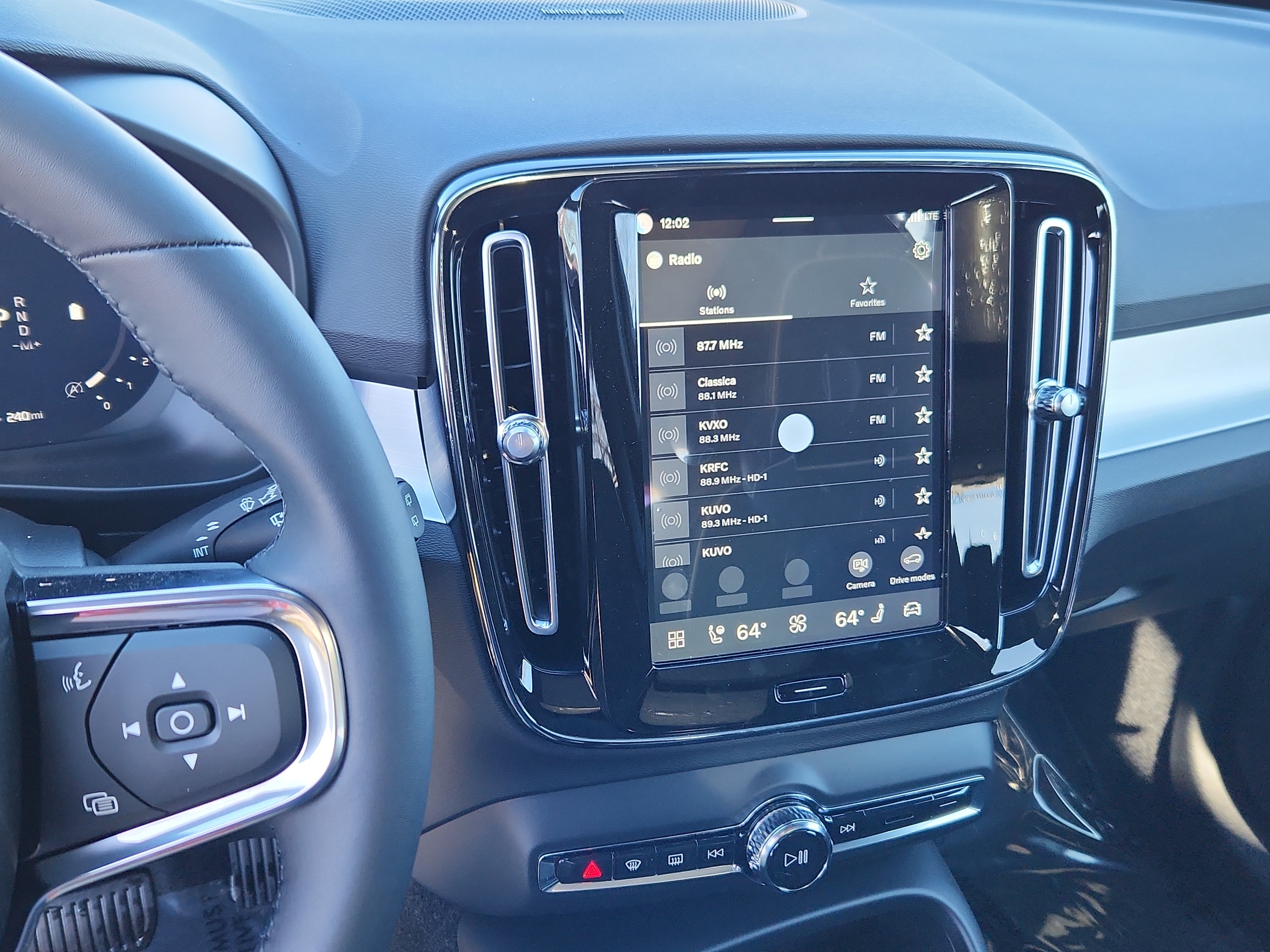 New 2026 Volvo XC40 B5 Ultra w/ Climate Package AWD/4WD image 13