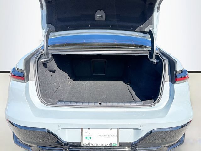 Used 2025 BMW i7 xDrive60 AWD/4WD image 12