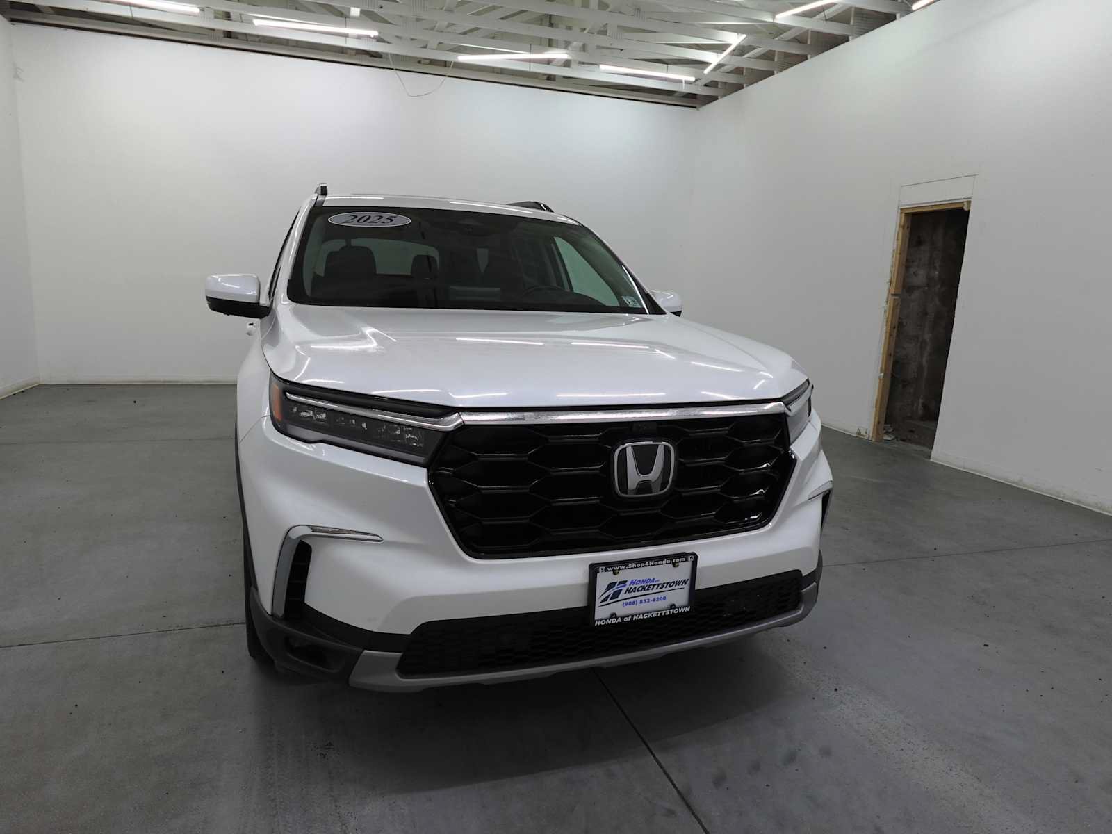 Certified 2025 Honda Pilot Elite image 3