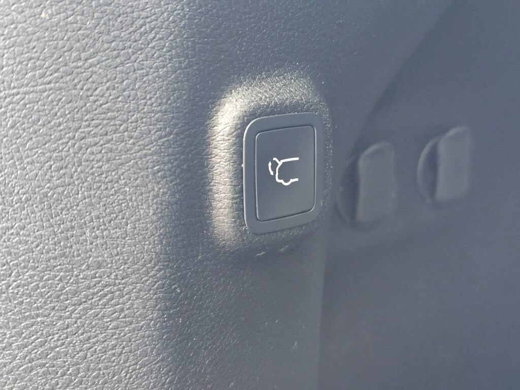 Used 2023 Jeep Cherokee Altitude Lux w/ Elite Group AWD/4WD image 15