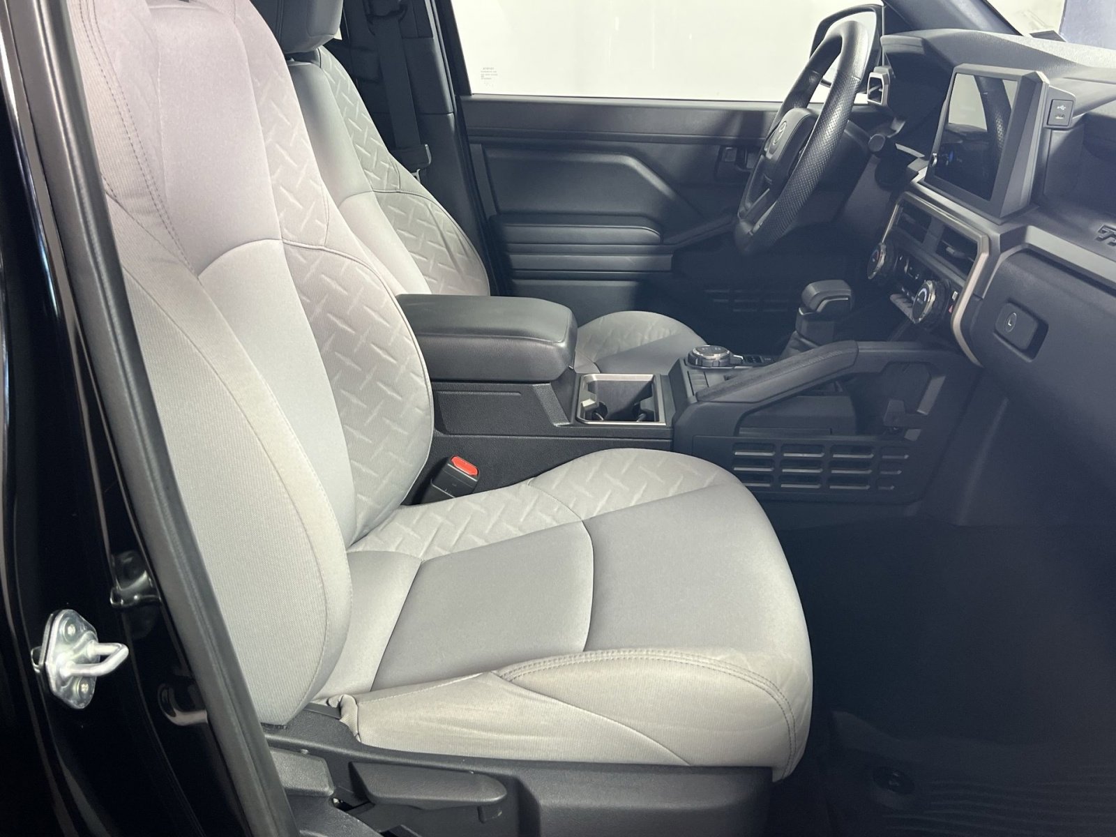 Used 2024 Toyota Tacoma SR5 AWD/4WD image 28