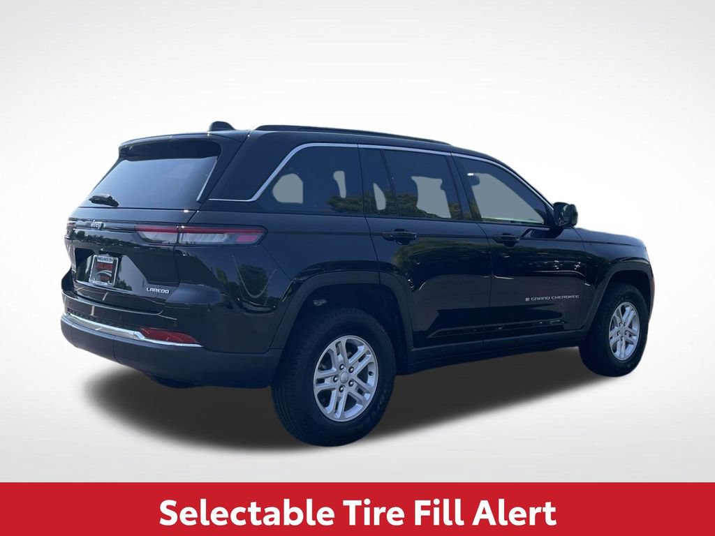 Used 2024 Jeep Grand Cherokee Laredo w/ Luxury Tech Group I RWD image 9
