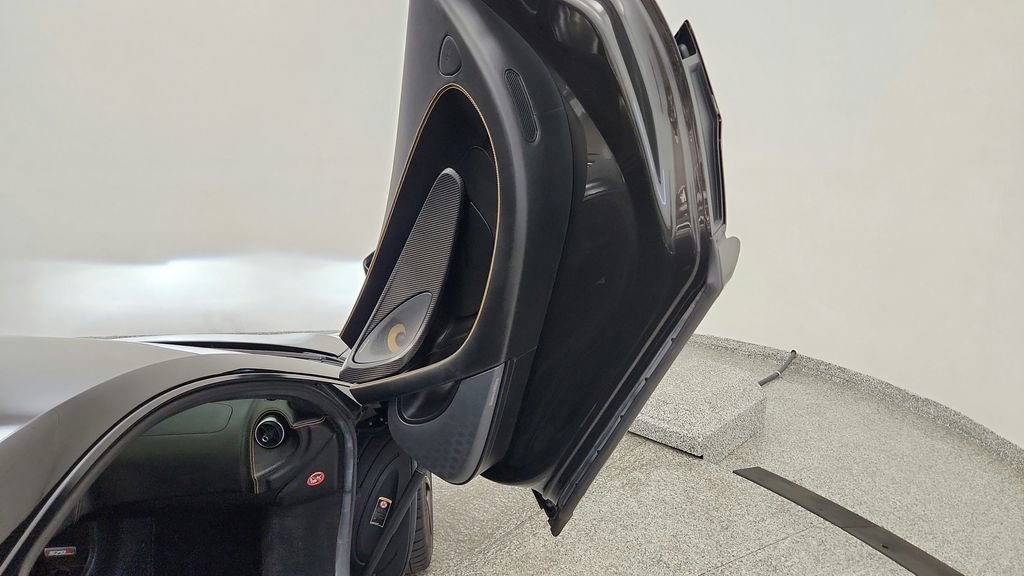 Used 2016 McLaren 570S Coupe RWD image 27