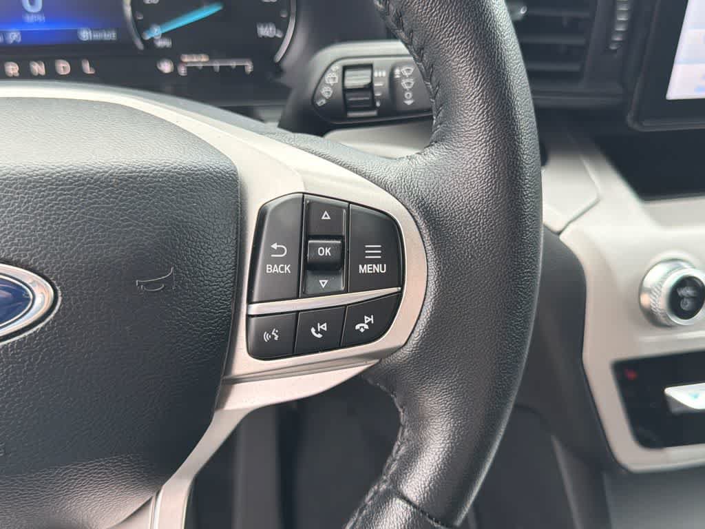 Used 2024 Ford Explorer XLT AWD/4WD image 25
