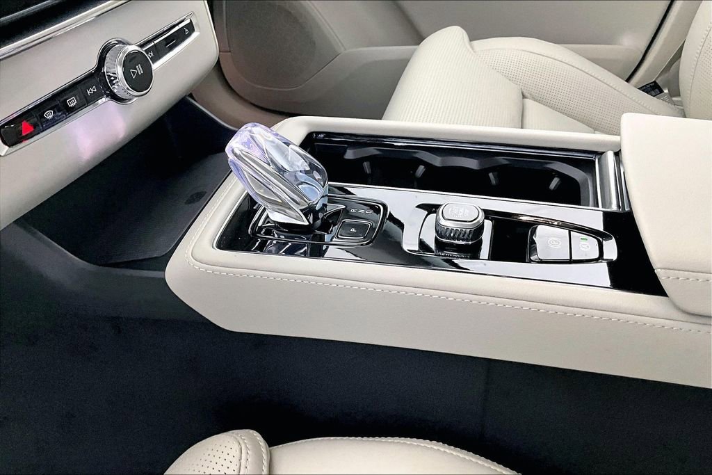 New 2026 Volvo XC90 B6 Ultra w/ Protection Package Premier image 29