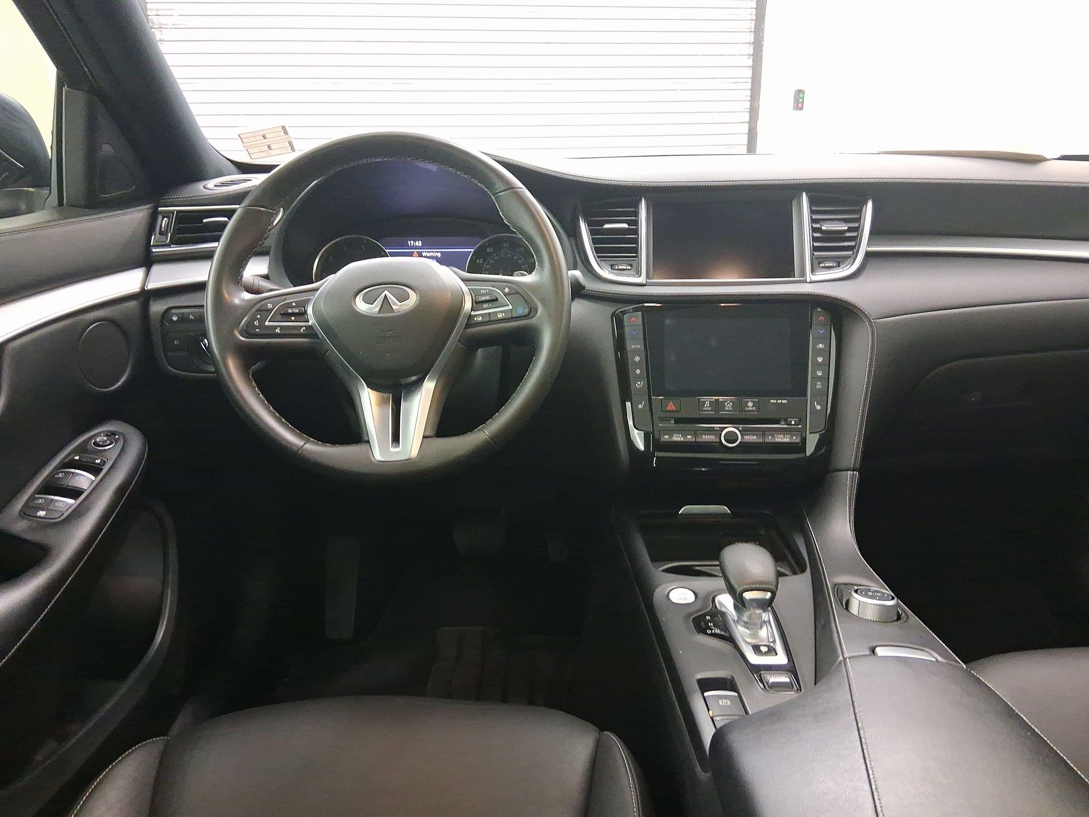Used 2021 INFINITI QX50 Luxe w/ Appearance Package image 4