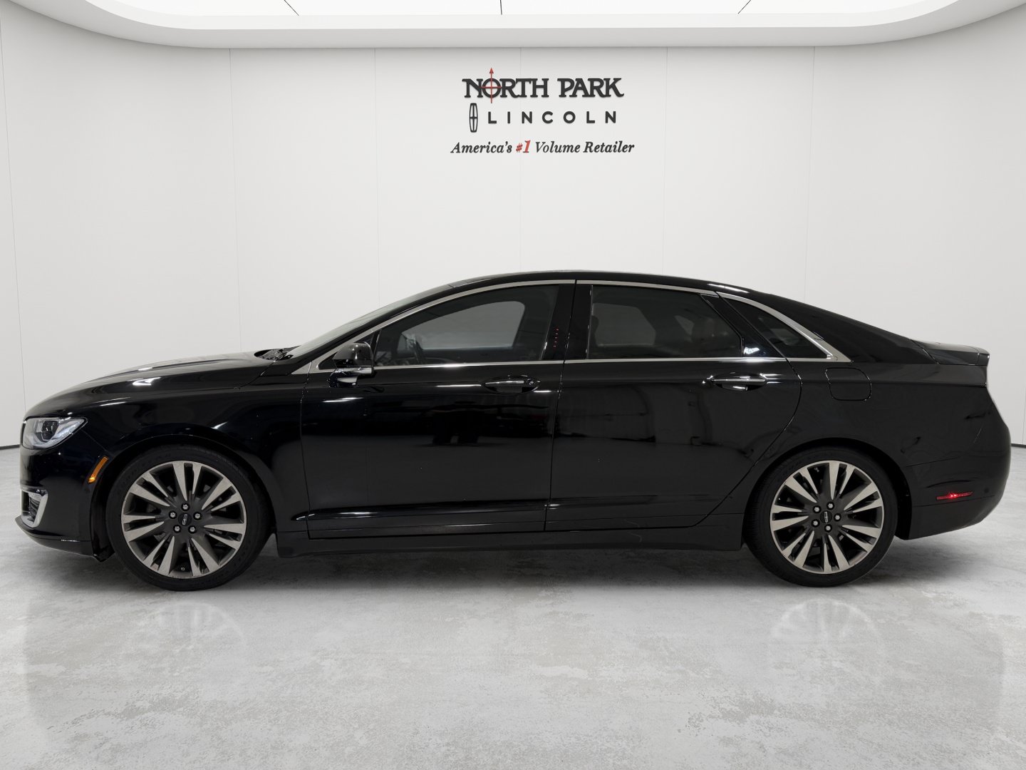 Used 2017 Lincoln MKZ Reserve w/ Luxury Package FWD image 2