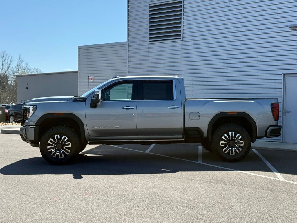 Used 2025 GMC Sierra 2500 Denali Ultimate image 16