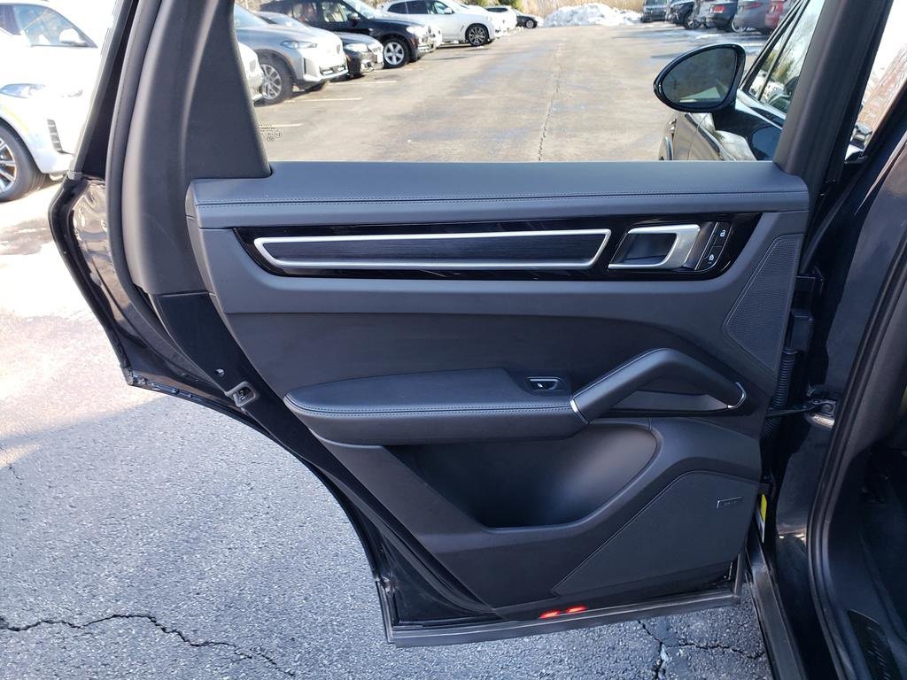 Used 2022 Porsche Cayenne GTS w/ Sport Chrono Package (8LH) image 12