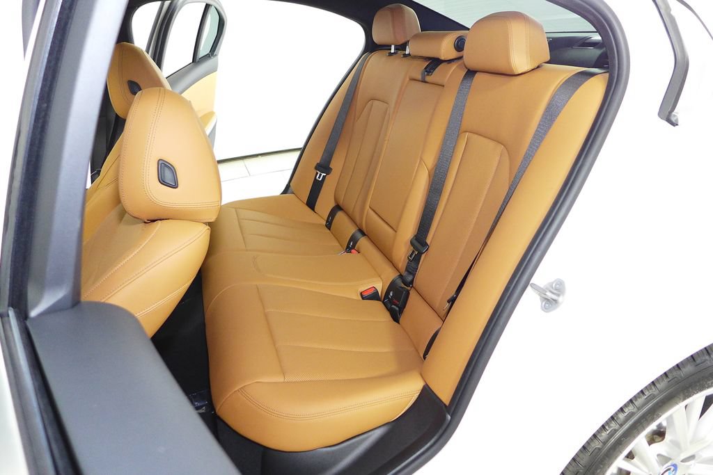 Used 2024 BMW 330e w/ Convenience Package RWD image 21