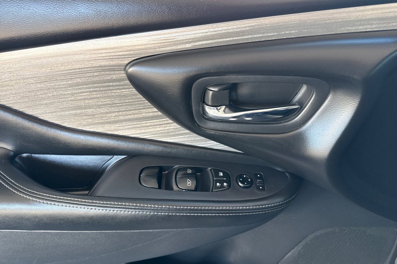 Used 2018 Nissan Murano SV image 12