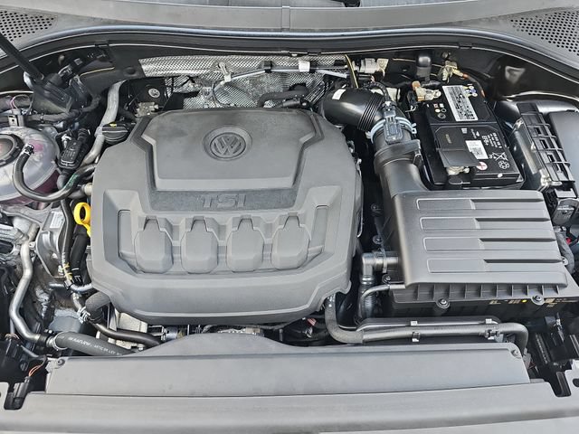 Used 2023 Volkswagen Tiguan SE R-Line FWD image 32