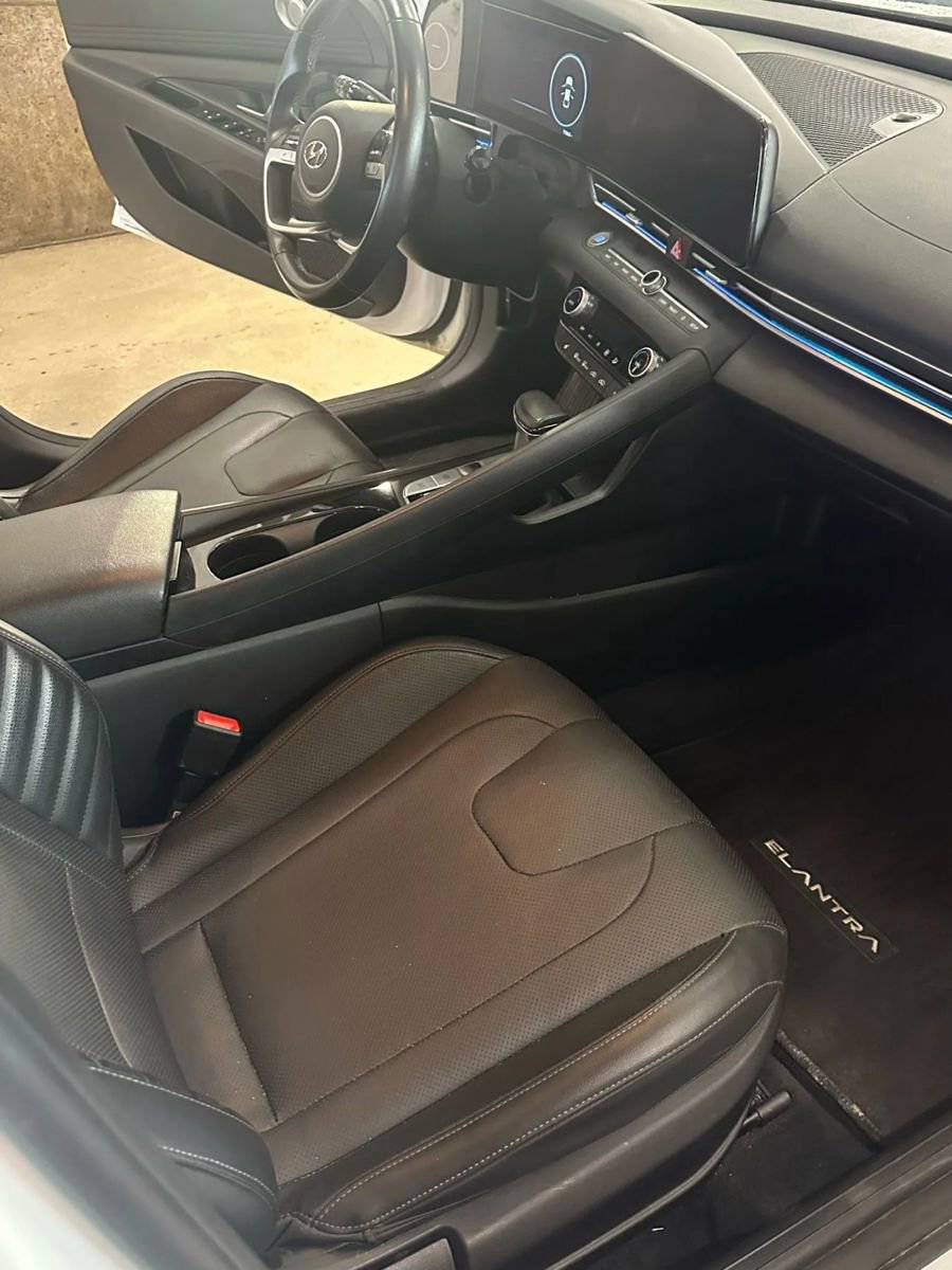 Used 2021 Hyundai Elantra Limited image 12