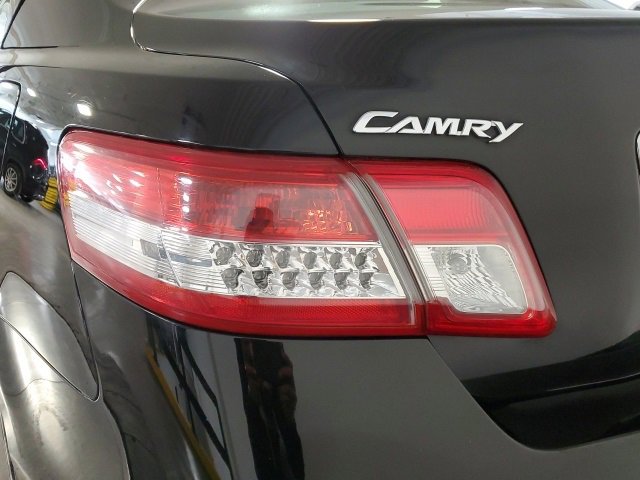 Used 2011 Toyota Camry XLE w/ SE/XLE Extra-Value Pkg image 31