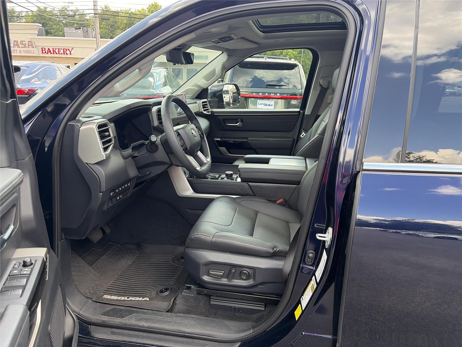 Used 2023 Toyota Sequoia Limited w/ Tow Technology Package AWD/4WD image 11