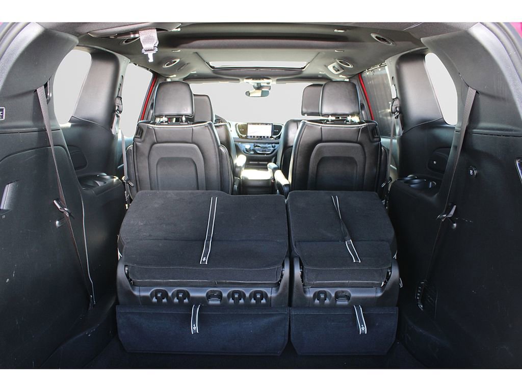 Used 2025 Chrysler Pacifica Limited image 22