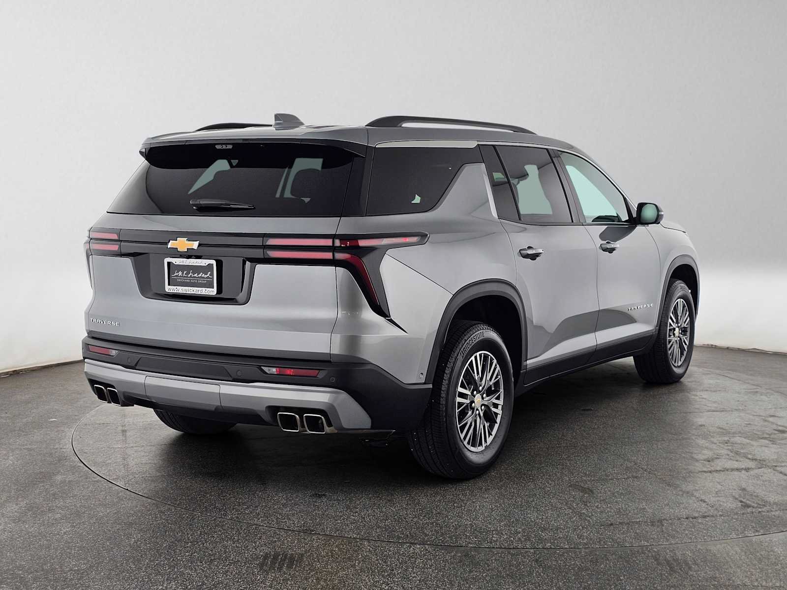 Used 2026 Chevrolet Traverse LT w/ Enhanced Driving Package FWD image 3