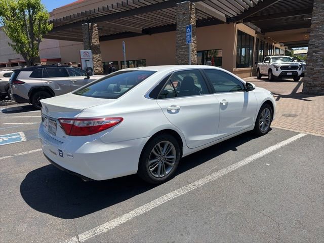 Used 2017 Toyota Camry SE w/ Moonroof Package FWD image 3