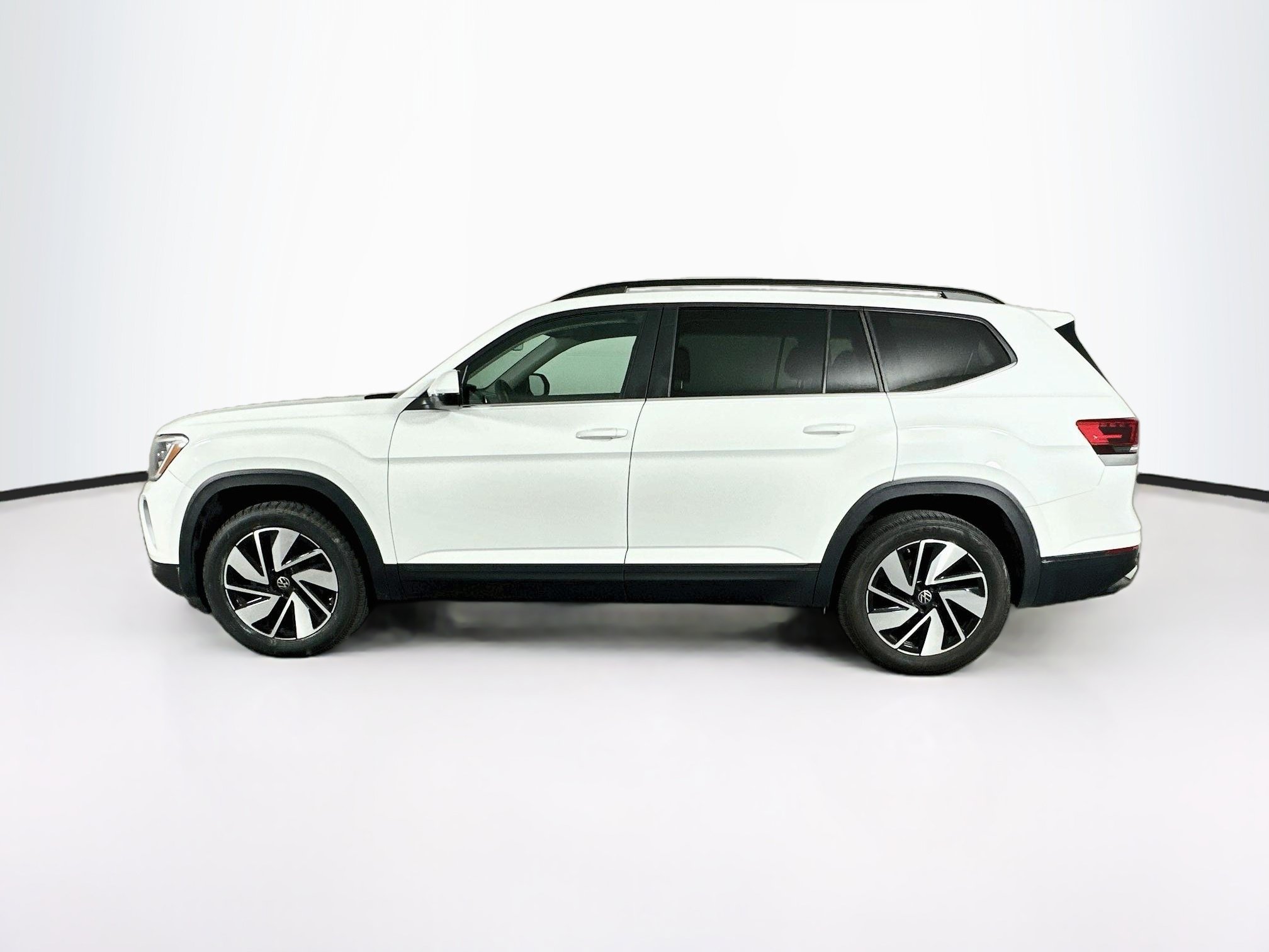 Used 2025 Volkswagen Atlas SE FWD image 4