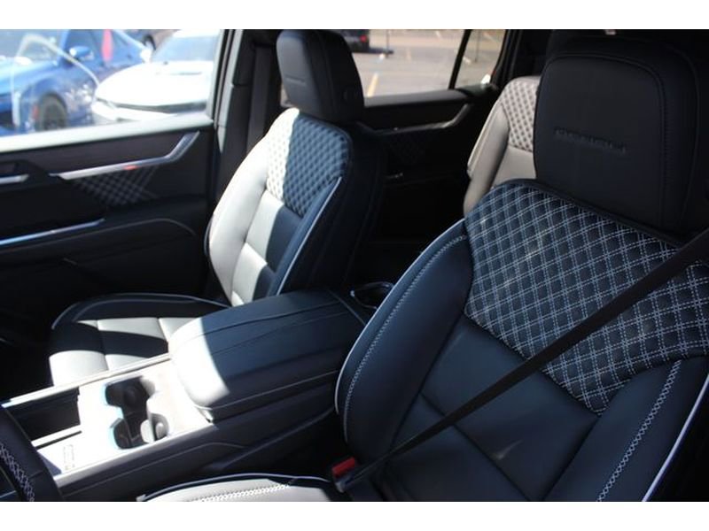 New 2026 GMC Acadia Denali w/ Super Cruise Package image 2