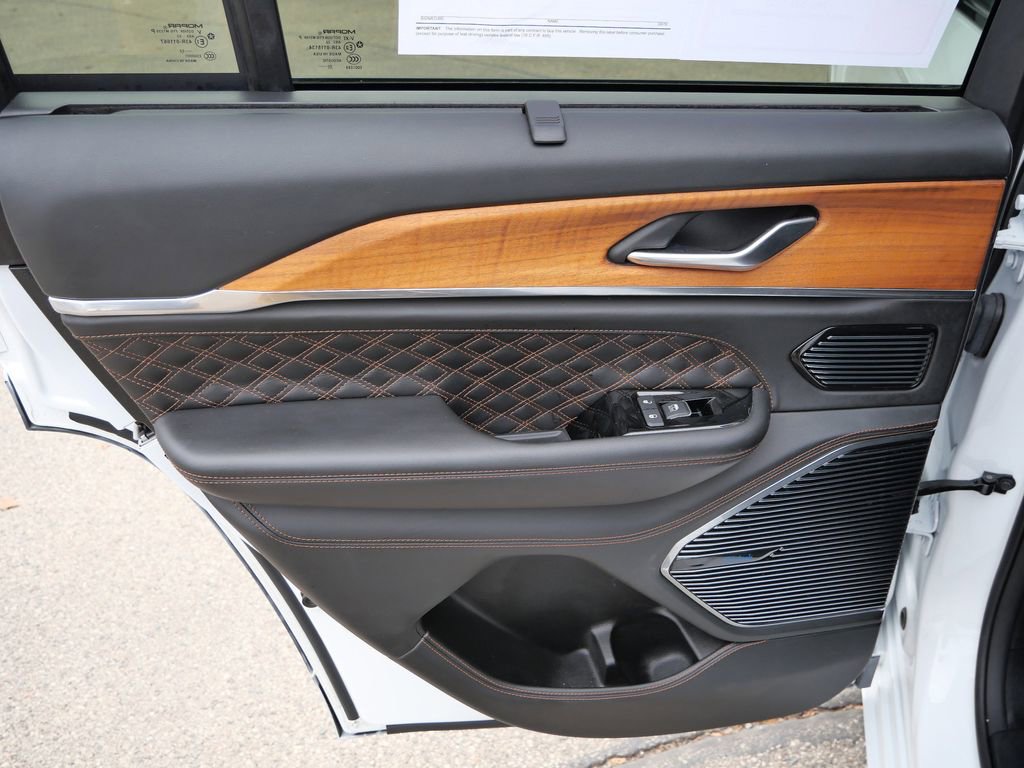 Used 2022 Jeep Grand Cherokee Summit image 26