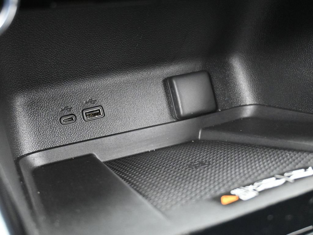 Used 2025 Chevrolet Traverse LT w/ Midnight/Sport Edition image 32